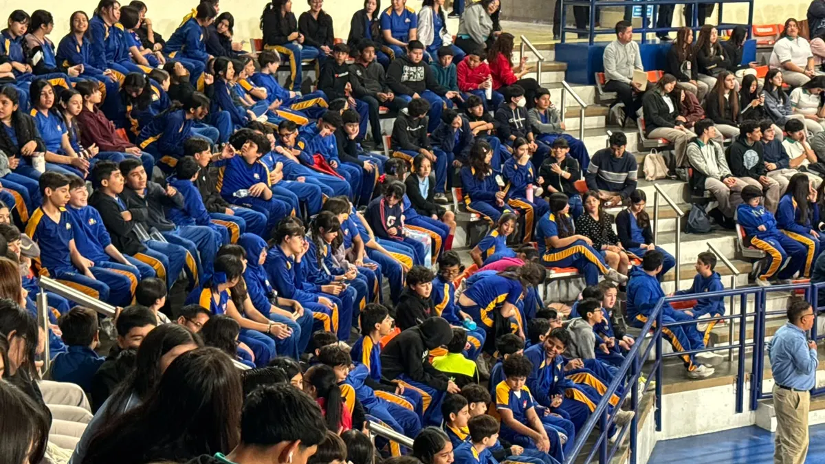 Inspira astronauta Rodolfo Neri a más de 4 mil estudiantes en Juárez