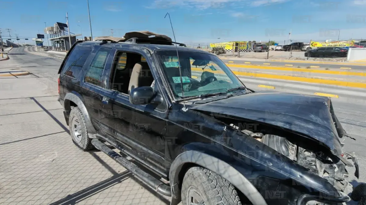 Camión se pasa luz roja, impacta camioneta y se da a la fuga en bulevar Zaragoza