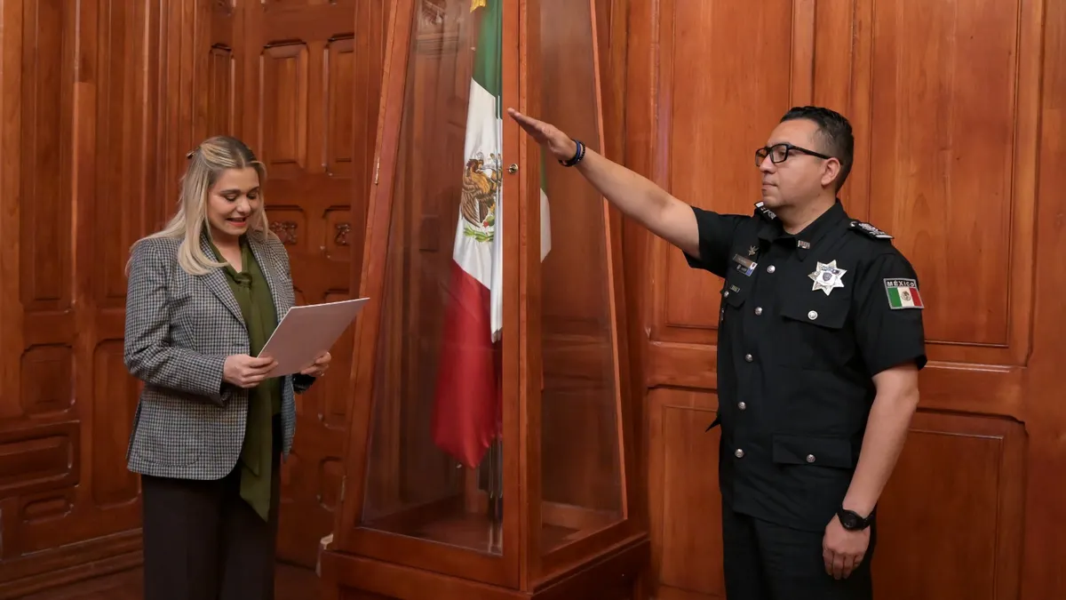 Maru Campos toma protesta al nuevo secretario de Seguridad de Chihuahua