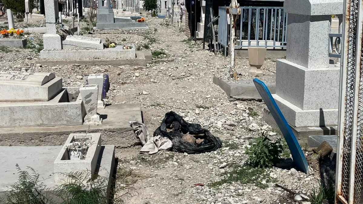 Hallan cráneo y restos óseos dentro de una bolsa en panteón Tepeyac