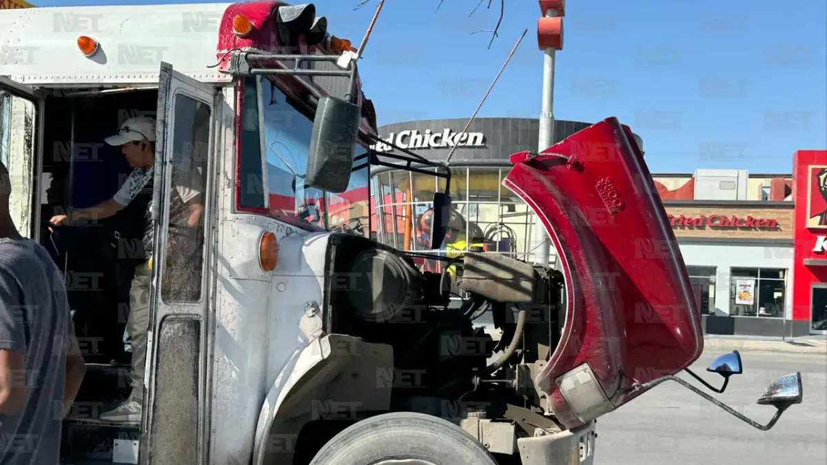 Rutera se queda sin frenos y desalojan a pasajeros en la Óscar Flores