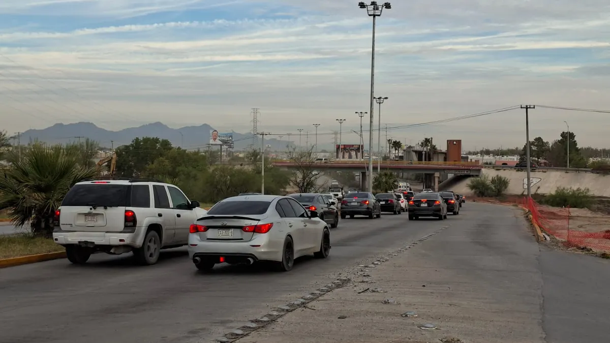 Restablecen tránsito en avenida Francisco Villarreal Torres tras inundación