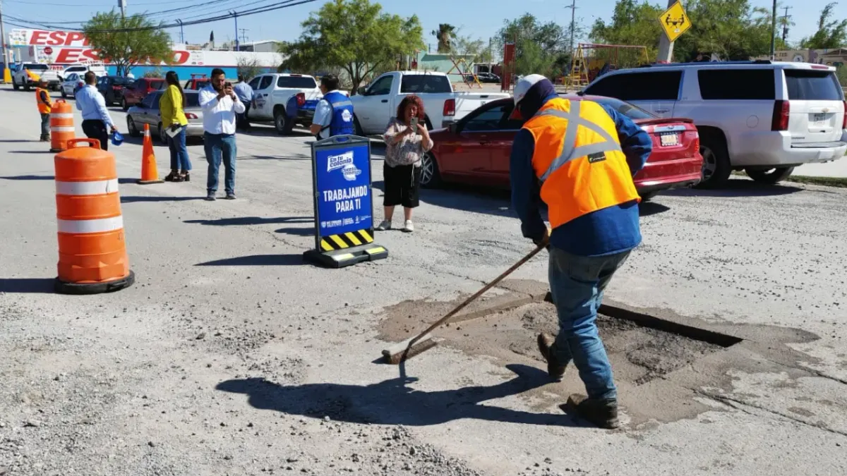 Recibe Oasis Revolución bacheo y apoyos escolares con programa estatal