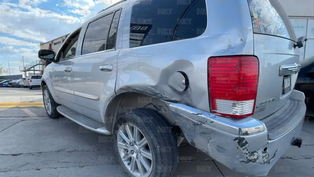 Carambola en Gómez Morín deja daños materiales y un motociclista lesionado