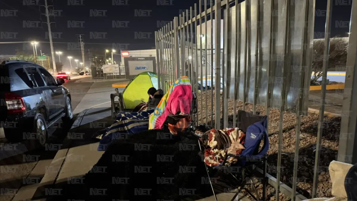 Acampan frente a maquiladora para contratación por la mañana