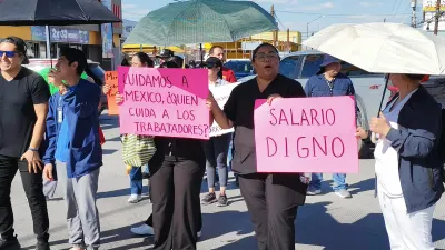 Bloquean trabajadores del IMSS 35 cruce en protesta por salario e insumos