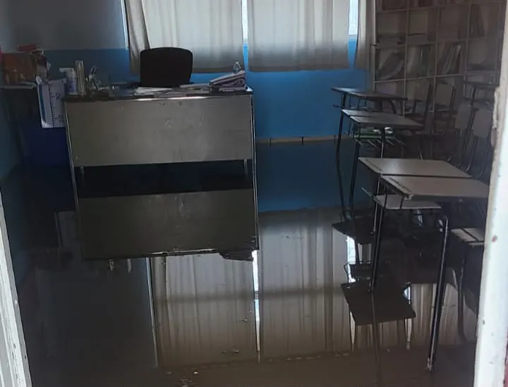 Reanudan clases en primaria Vicente Guerrero tras limpieza por inundación