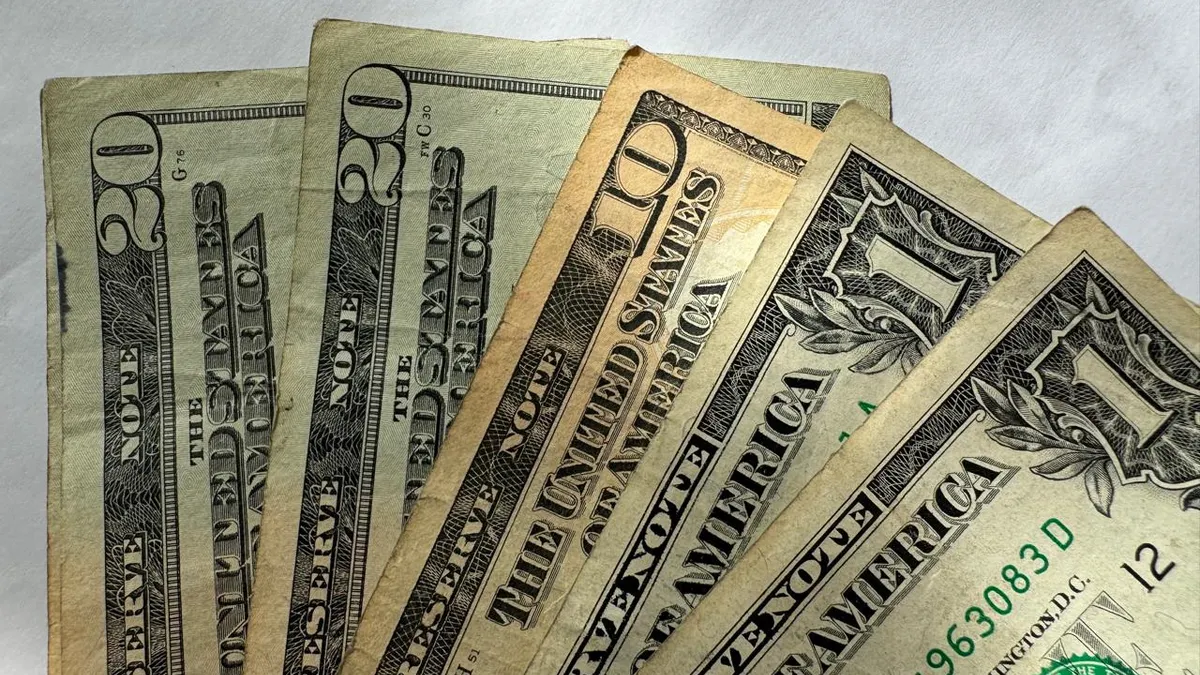 El dólar amanece a la baja en Juárez: 18.25 a la venta