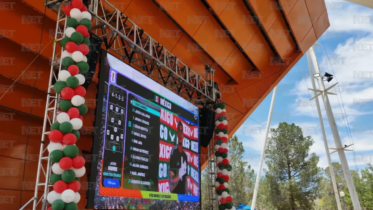 Disfrutan juarenses partido inaugural del Mundial en Parque Central