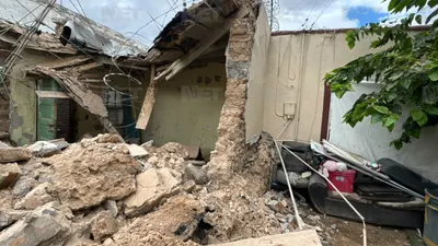 Colapsa vivienda deshabitada en El Mirador por humedad acumulada