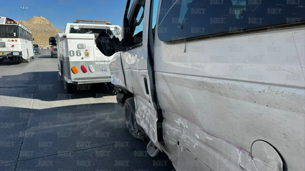 Conductor se impacta contra barreras de concreto en el Camino Real