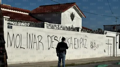 Realizan pintas y dejan corona fúnebre en vivienda de Javier Corral
