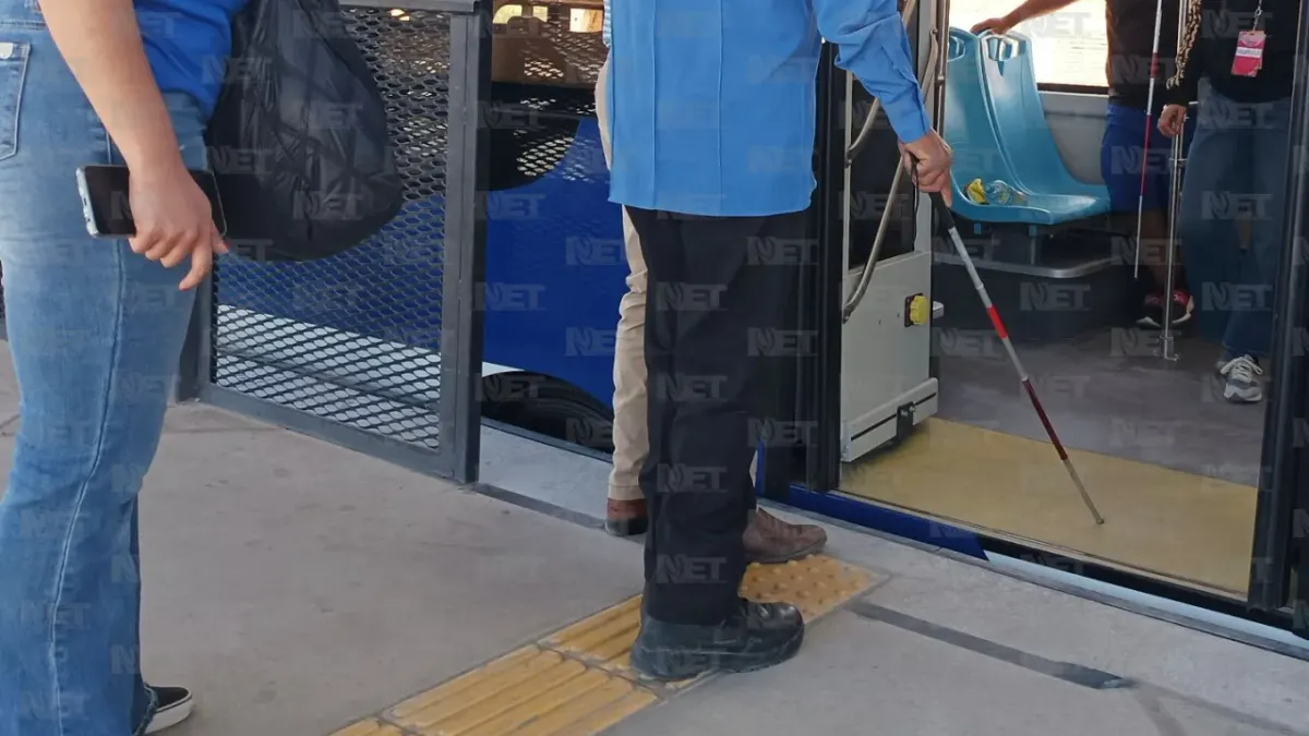 Implementa Juárez Bus anuncios sonoros; usuarios con discapacidad piden mejoras