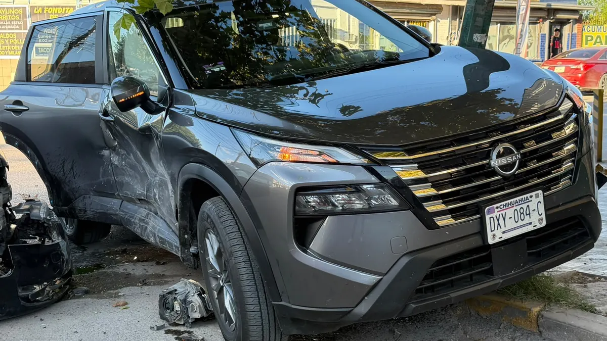 Chocan Audi y Nissan en Vicente Guerrero; hay una mujer y dos menores lesionados
