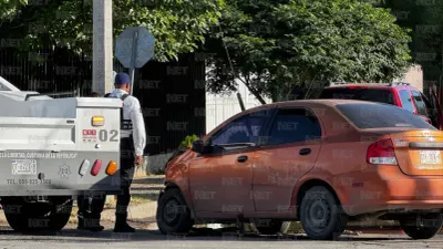 Mujer es trasladada a hospital tras fuerte choque en la Insurgentes