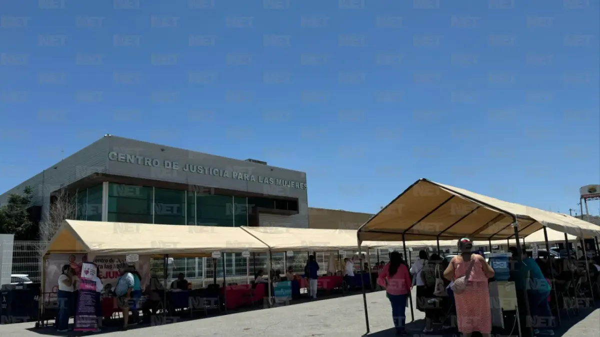 Reciben mujeres atención médica y trámites en feria del Cejum
