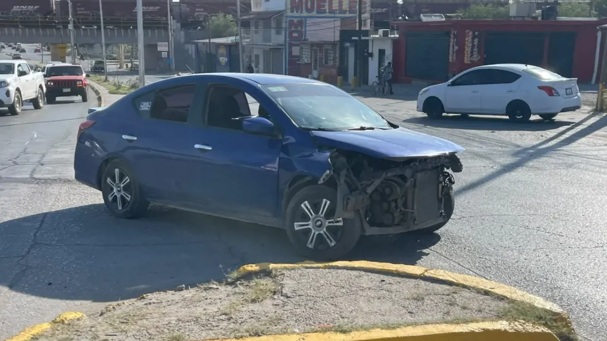 Conductor omite alto y provoca choque en la Carlos Amaya