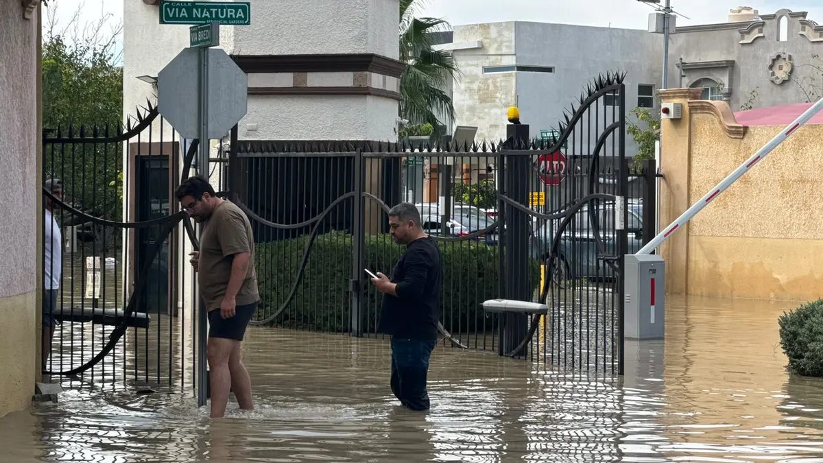 Inunda agua fraccionamientos Gardeno y Natura en Juárez