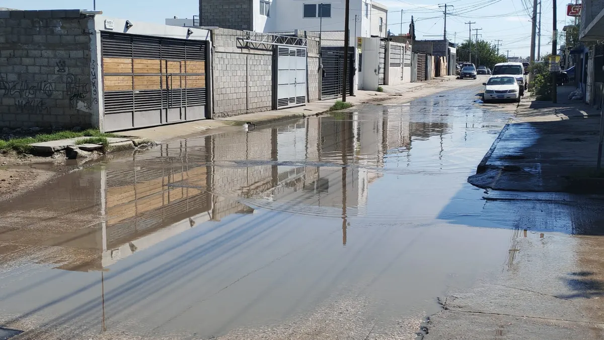 Persiste acumulación de aguas negras en calles de la Campestre Villerreyes