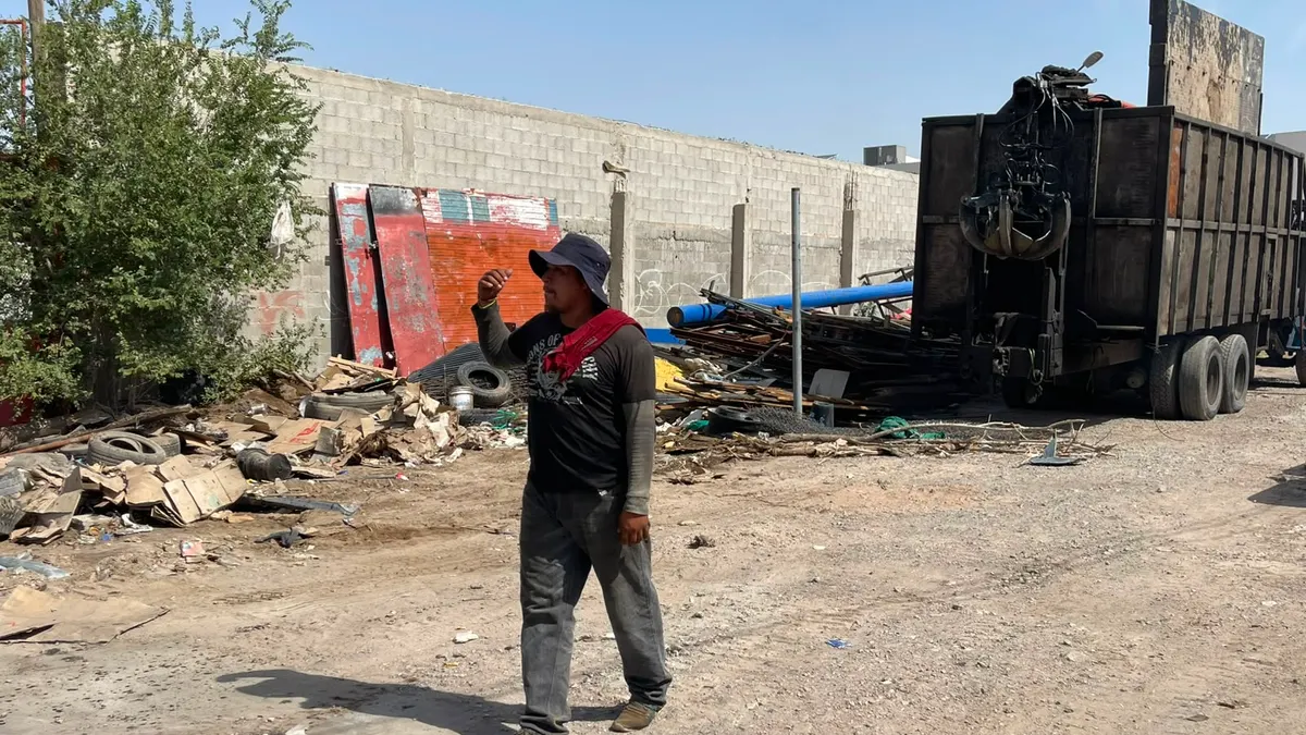 Retiran toneladas de desechos tras incendio de recicladora en la Fidel Ávila