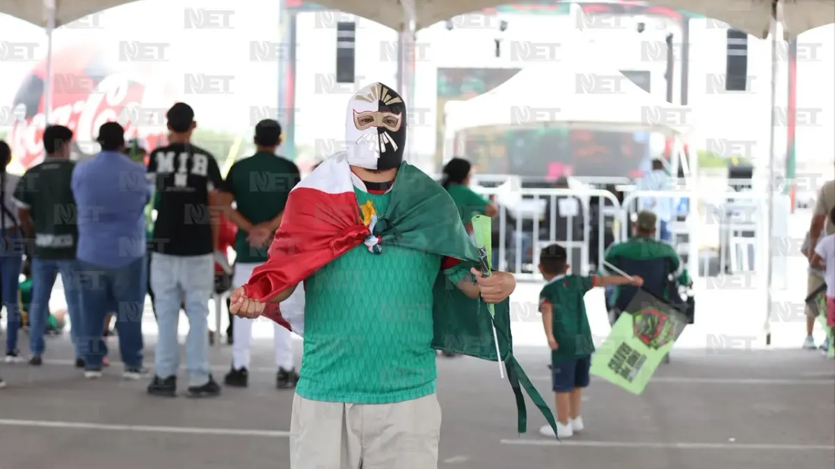 Aficionados viven la inauguración del Mundial en estadio 8 de Diciembre