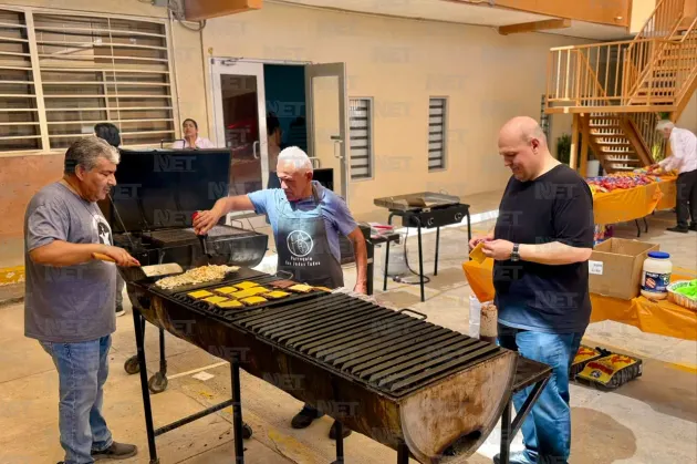 Organiza parroquia venta de hamburguesas para apoyar a niños con cáncer