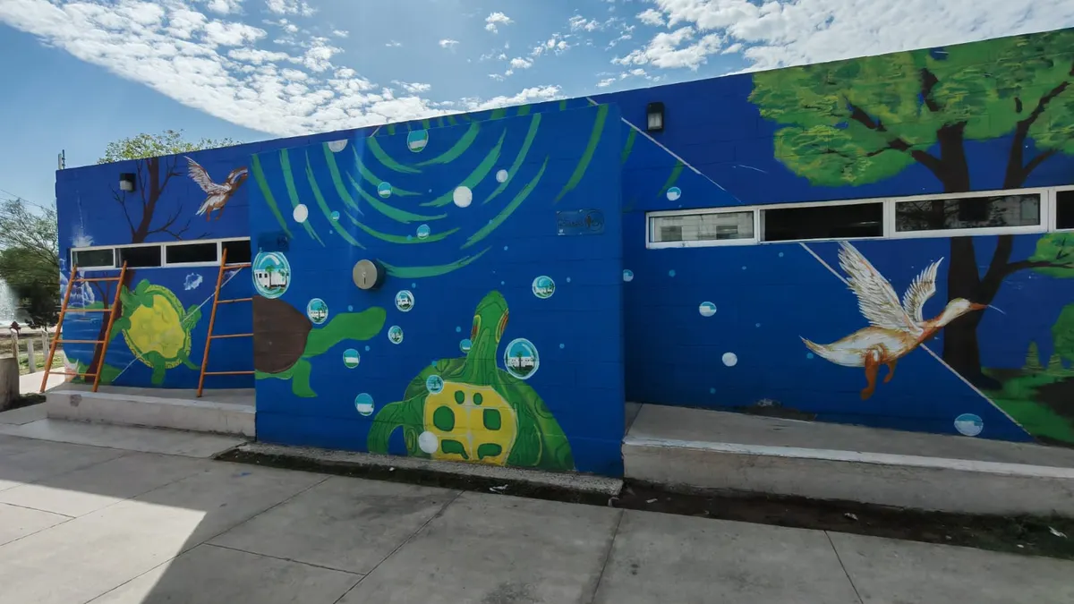 Plasma artista Jhony Ríos mural de la identidad fronteriza en el Parque Central