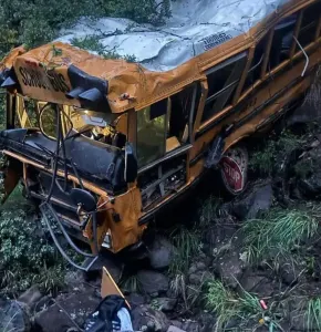 Atienden a comunidad menonita tras accidente carretero en Madera
