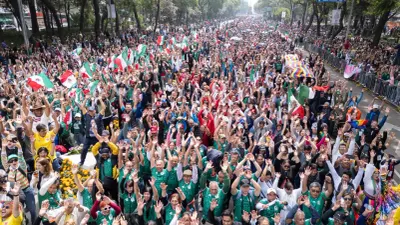 Busca CDMX récord Guinness con masiva ola humana en Paseo de la Reforma