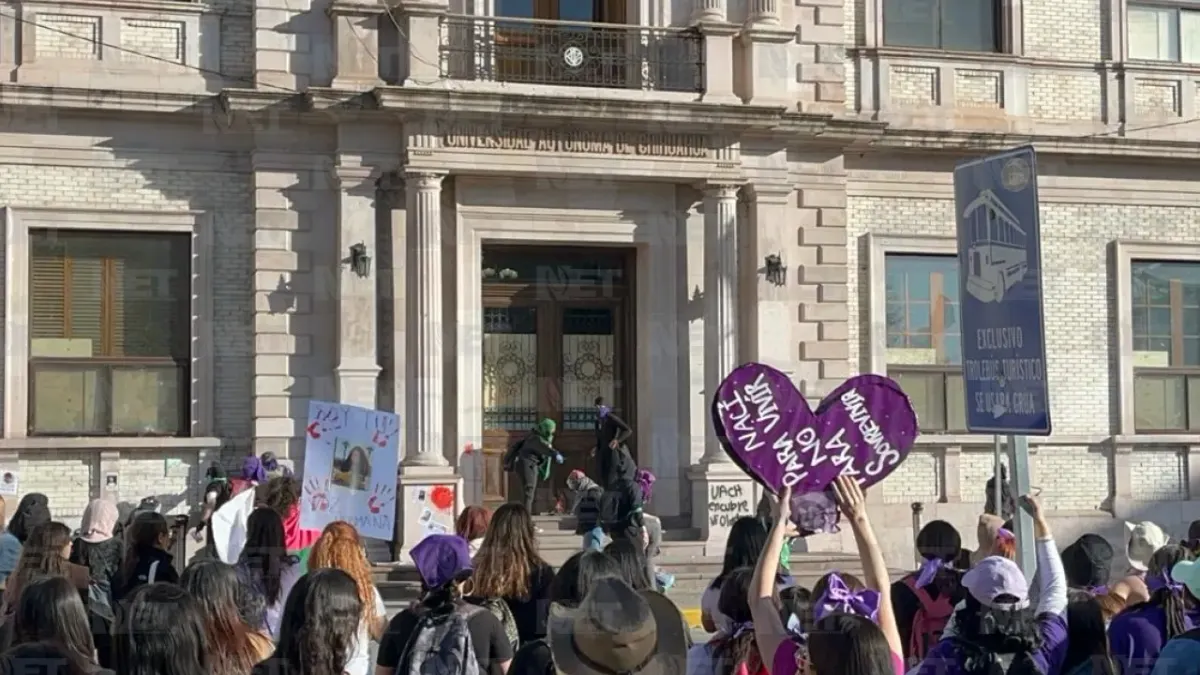 Marchan miles de mujeres en Chihuahua
