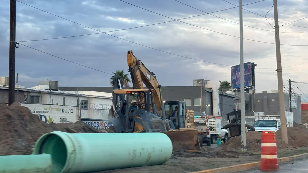 Continúa cerrado carril del bulevar Juan Pablo II por obras de JMAS