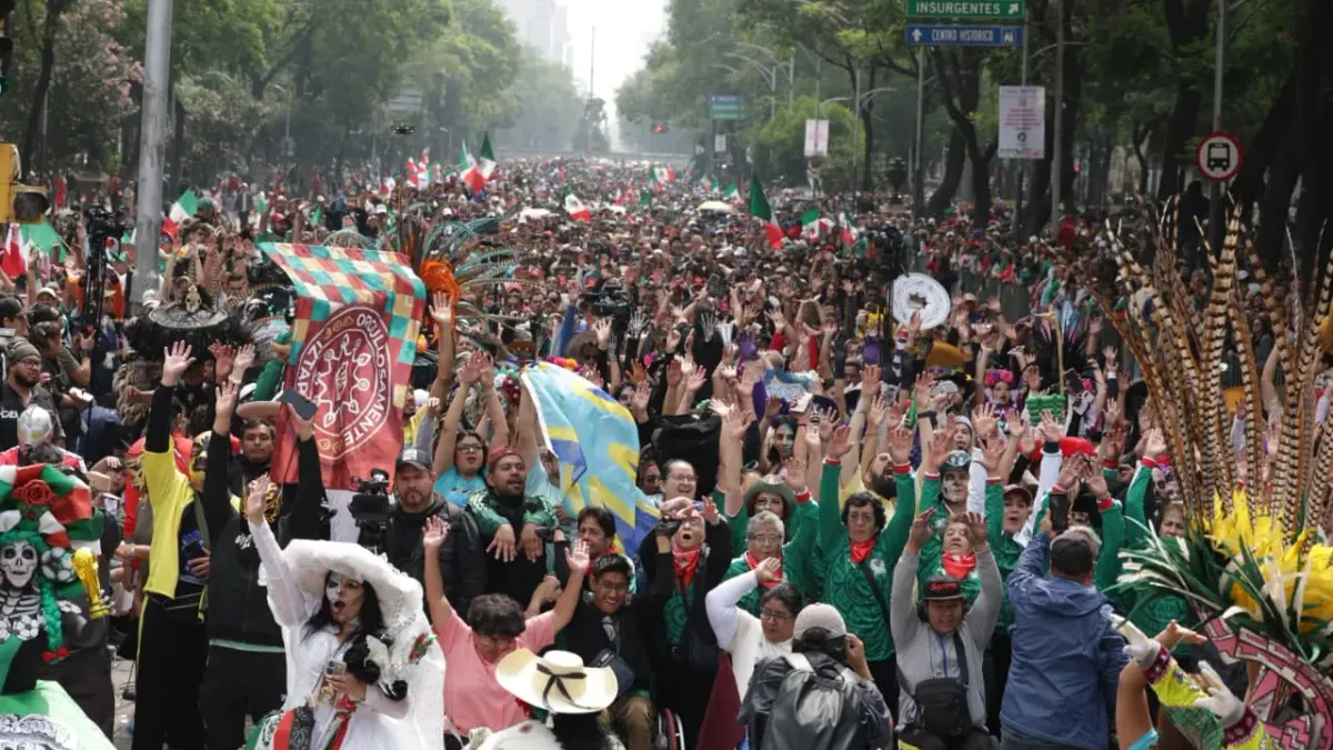 Busca CDMX récord Guinness con masiva ola humana en Paseo de la Reforma