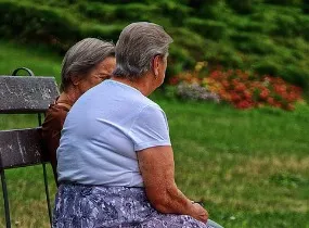 Advierten sobre violencia y sobrecarga familiar contra adultas mayores en Juárez