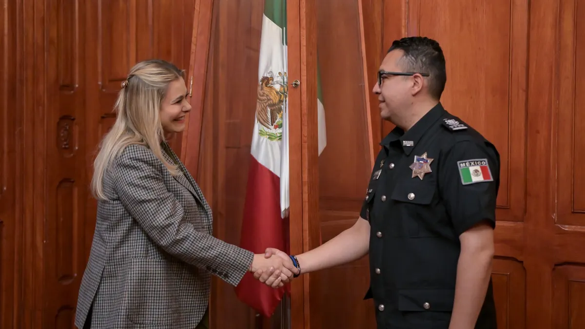 Maru Campos toma protesta al nuevo secretario de Seguridad de Chihuahua