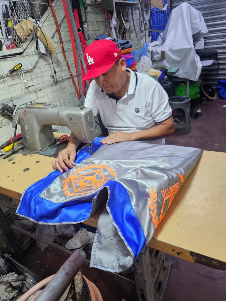 "Yo me dedico más a hacer los trajes para los caballos: la careta, la manta, las riendas y las cabezadas; yo soy el único que hago este trabajo en Juárez"