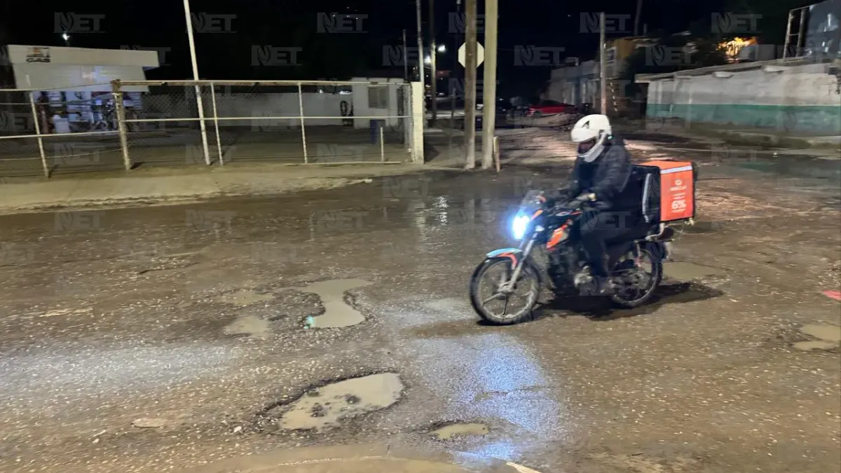 Atiende Municipio zona dañada por baches en avenida de los Aztecas