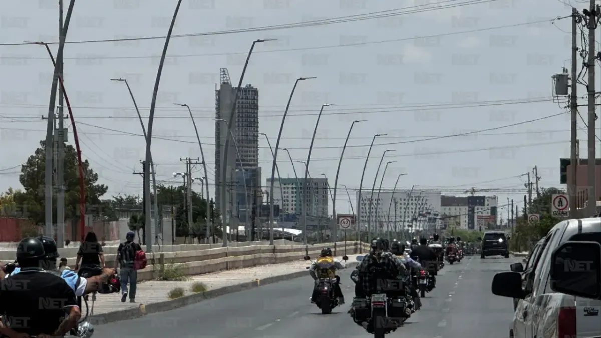 Reparte Seguridad Vial cascos a motociclistas en Juárez