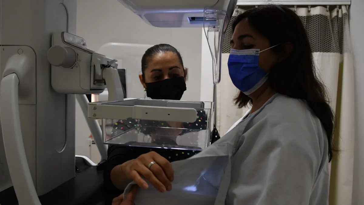Brinda Centro de Radioterapia en Juárez tratamiento gratuito contra el cáncer de mama