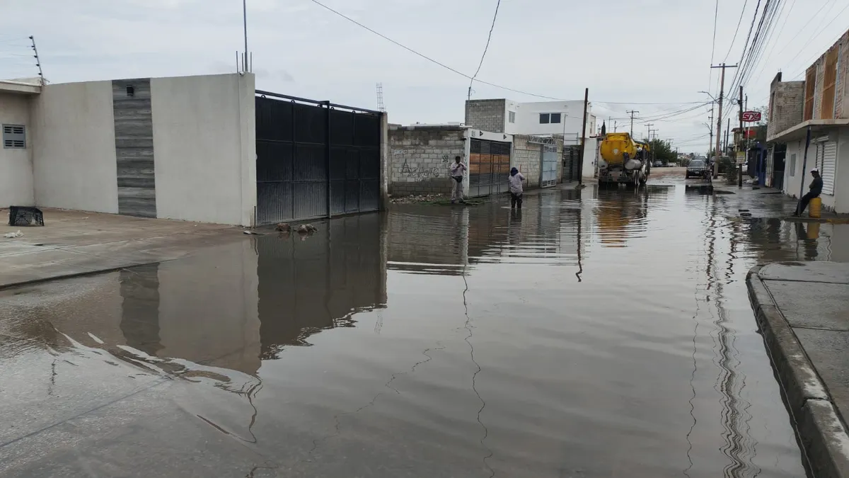 Lluvias inundan casas y negocios en Campestre Villerreyes