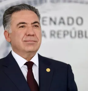 Se baja Enrique Inzunza de la carrera por Sinaloa