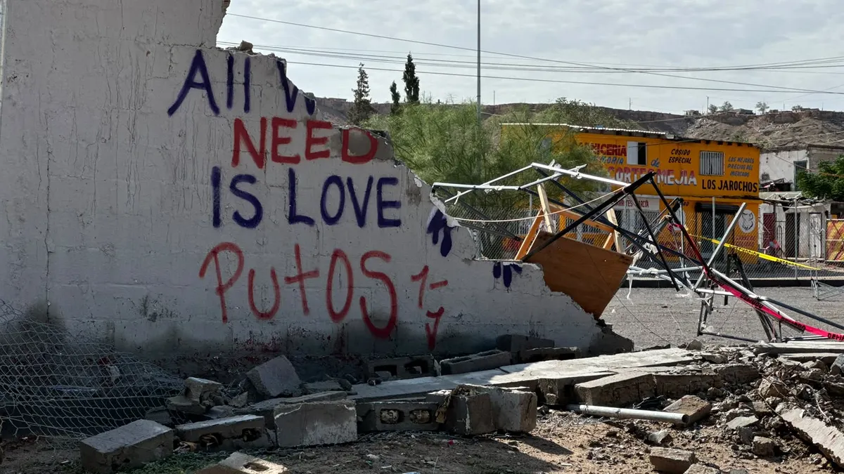 Colocan veladora donde murió joven al tratar de refugiarse de tormenta en Anapra