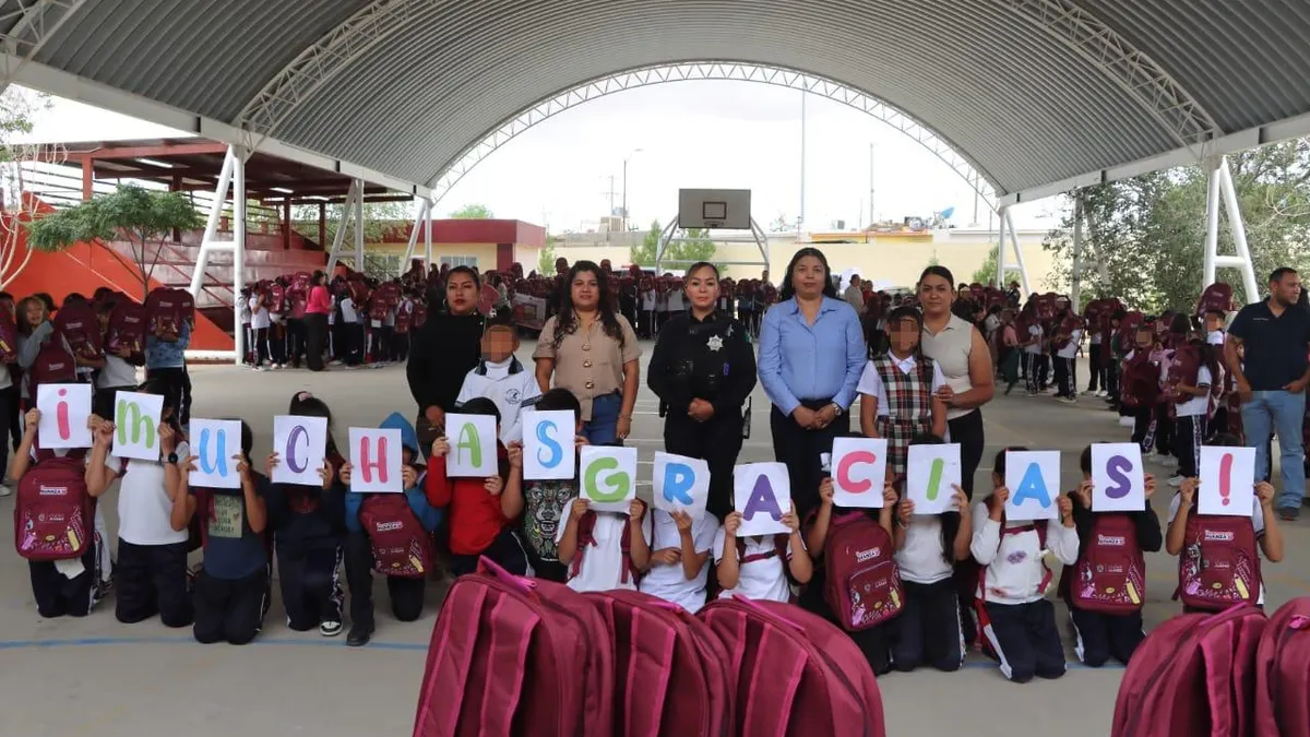 Entregan 2 mil 656 mochilas en cinco primarias de Ciudad Juárez