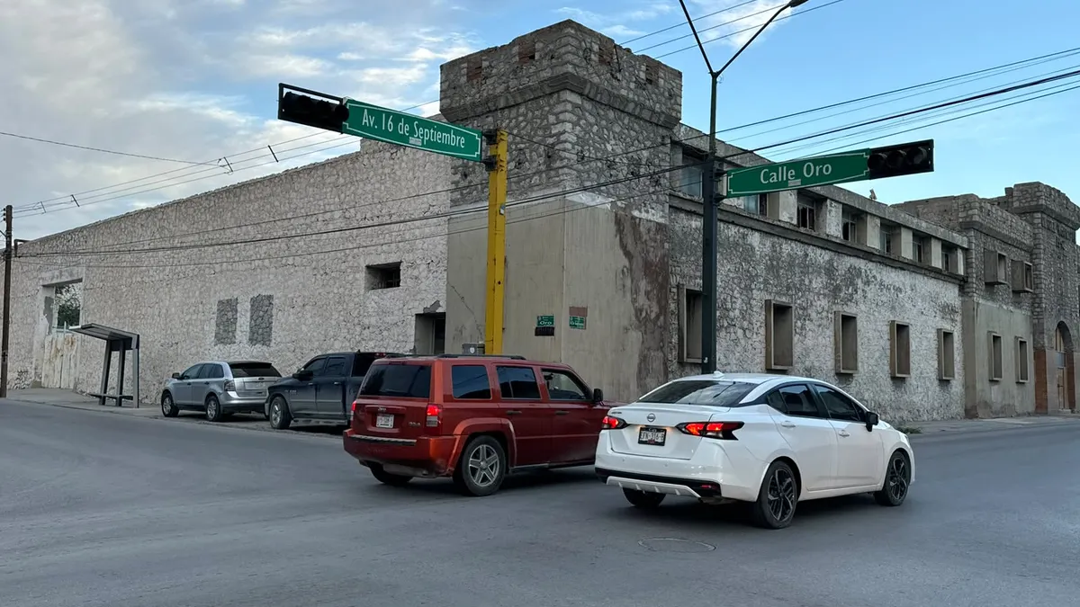 Apagón deja sin semáforos la 16 de Septiembre y calle Oro
