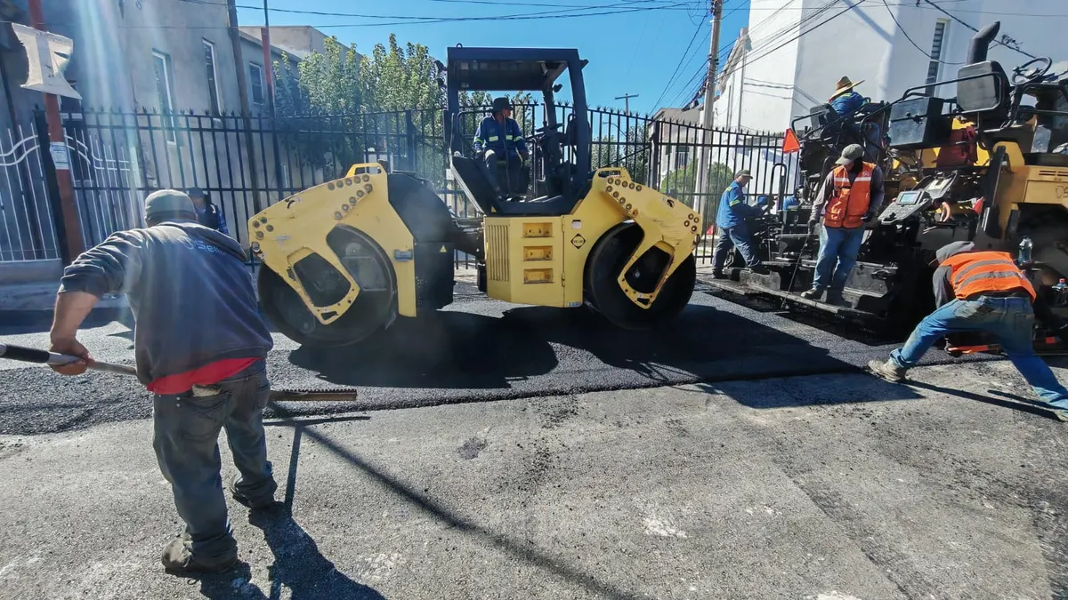 Rehabilitan calle Jacarandas y benefician a más de 32 mil juarenses