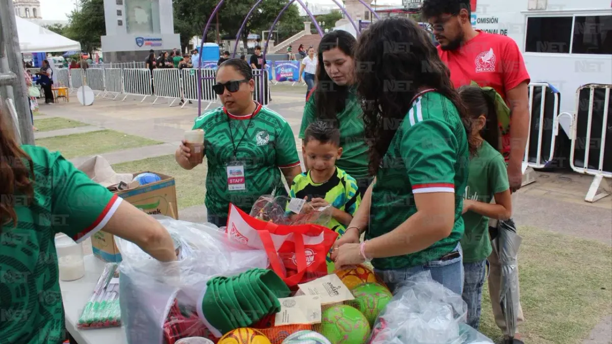 Cientos viven la pasión mundialista en el Fan Fest de Chihuahua