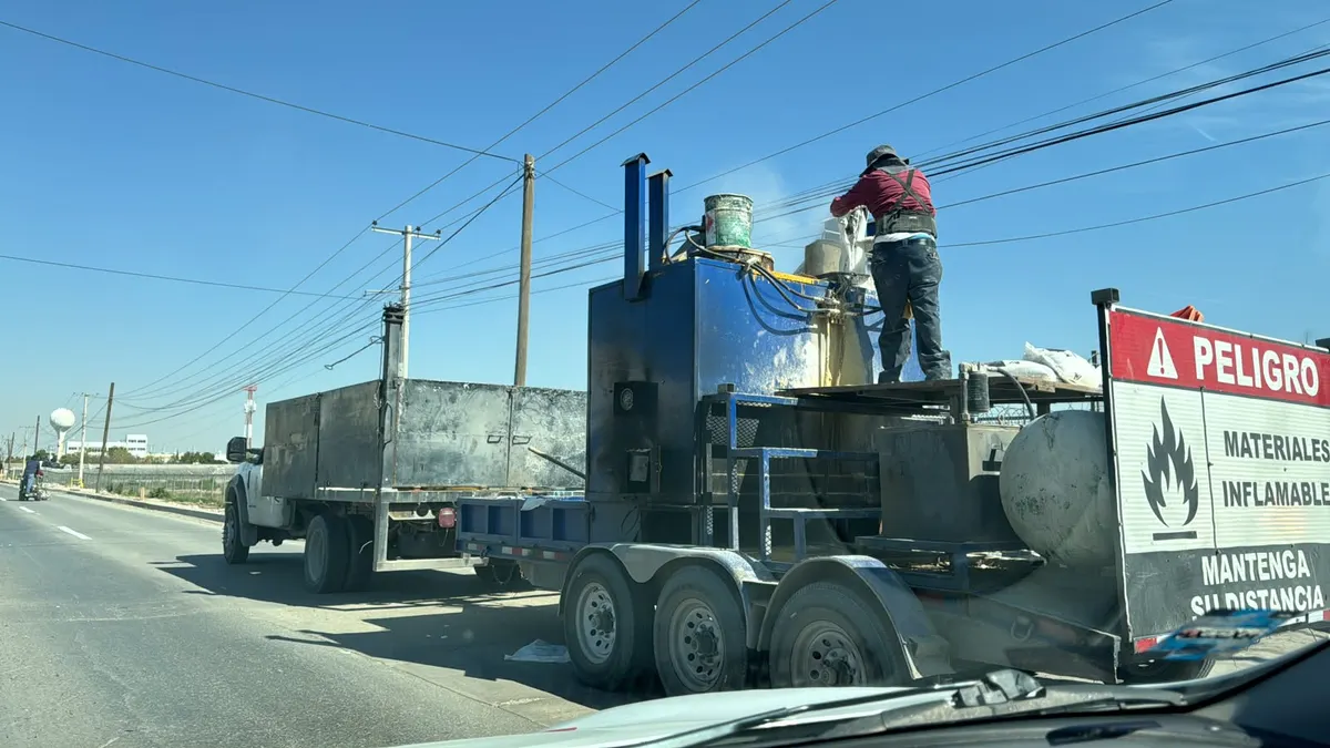 Cierran dos carriles del bulevar Óscar Flores por trabajos de pintura