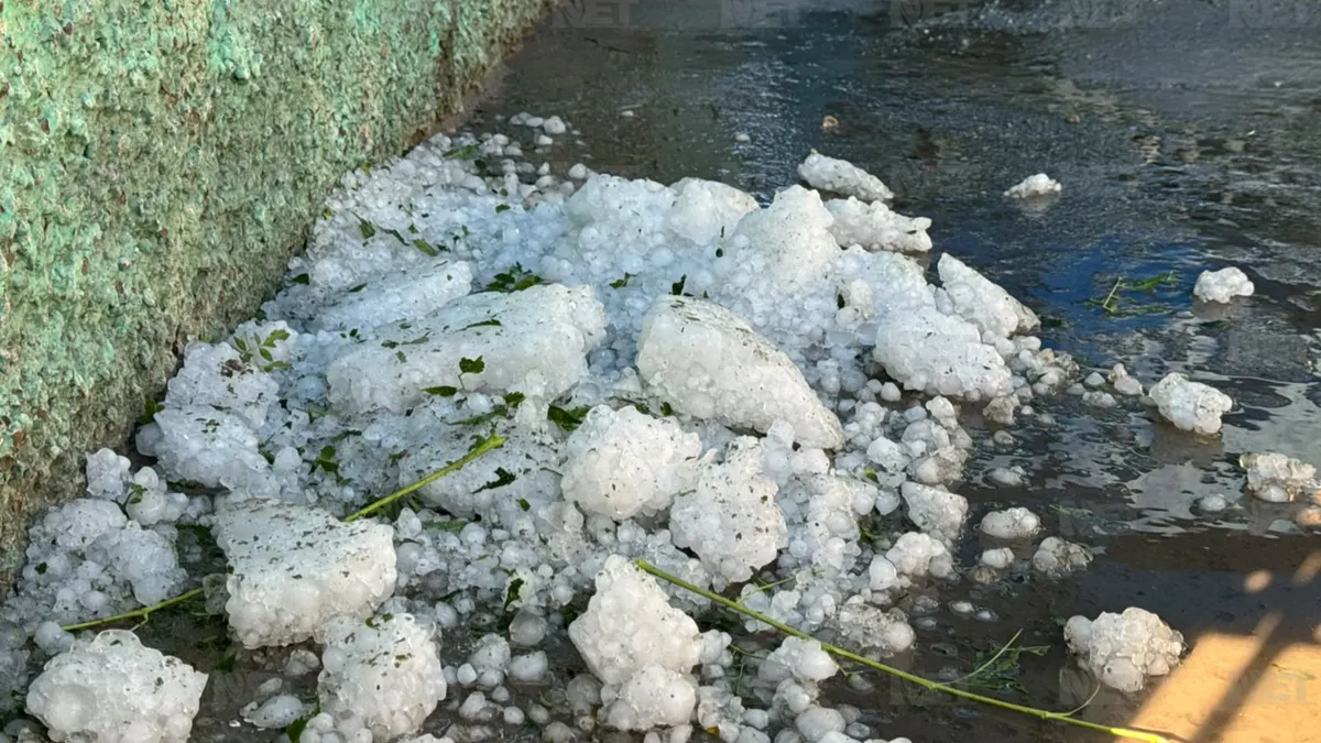 Sorprende a juarenses granizo que no se derrite