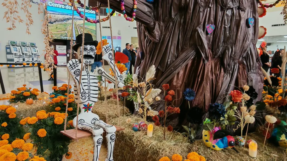 Colocan altar de muertos 'El Jardín de los Recuerdos' en Pueblito Mexicano