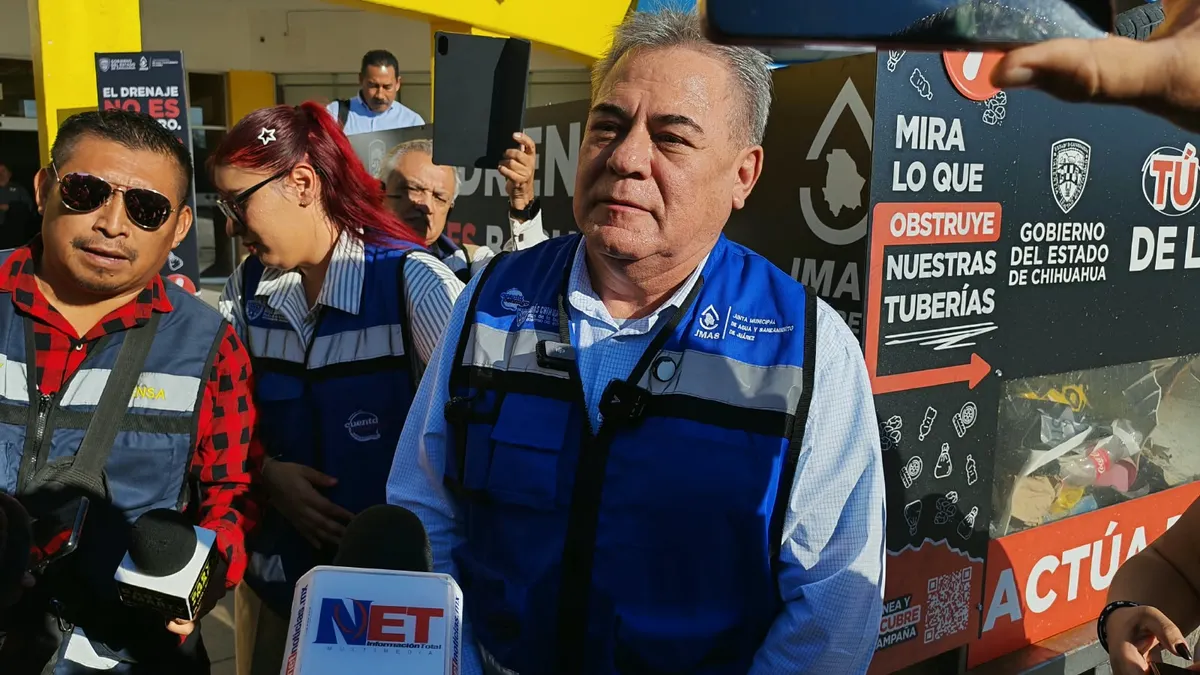 Exhibe JMAS desechos extraídos del drenaje en Plaza Las Américas