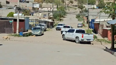 Balean vivienda mientras familia convivía afuera de su casa en la Insurgentes